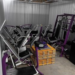 A storage unit full of gym equipment send offers!!