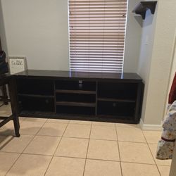 MEDIA CONSOLE/ENTERTAINMENT CENTER 