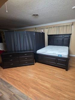Queen size bed and Dresser