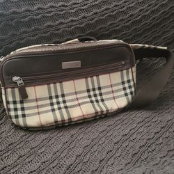 Authentic  BURBERRY FANNY PACK 