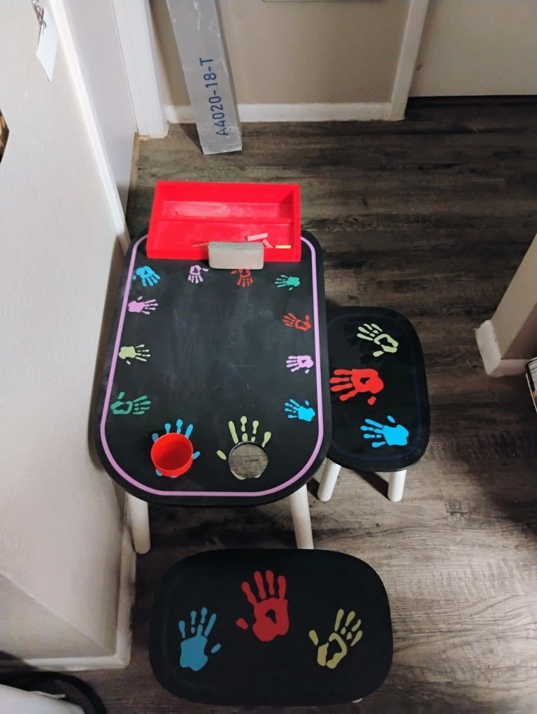 Chalk table with 2 chairs