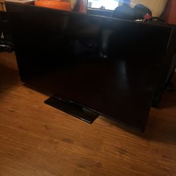 Samsung 60” Full HD Smart TV (UN60J6200) – Works Great!