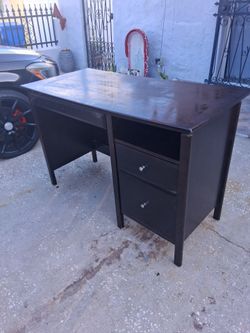 Computer desk