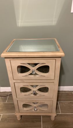 Beautiful dresser Iike new