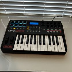 Akai MPK 225 MIDI Keyboard