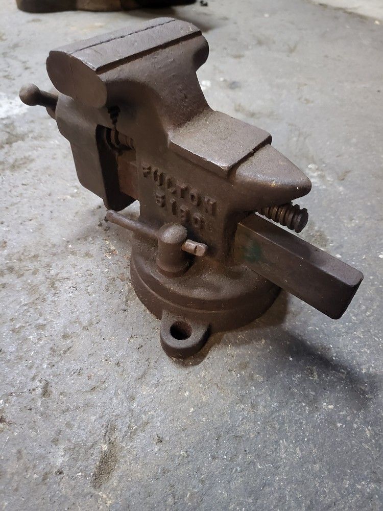 Vintage Fulton Bench Vise #5190 Swivel base Pipe Jaws - 3" Jaws Tool Shop Garage Tools