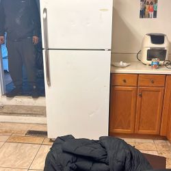 Fridge And Stove Together 