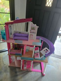 Kids doll house