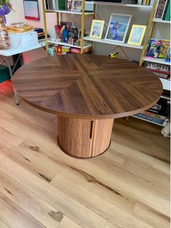 Dining Room Table - 47in Round