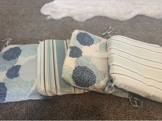 Set of 4 reversible cushions