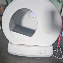 (CATS) Never scoop poop (Automatic scented litter box) fairly new (use app) pee/poop Monitor.