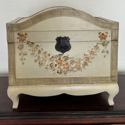 Beautiful Dome Top Wooden Chest Trunk – Hand-Painted Flowers