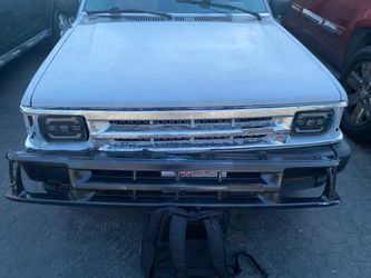 2 Mazda B2000-2200 Front Grill‼️‼️
