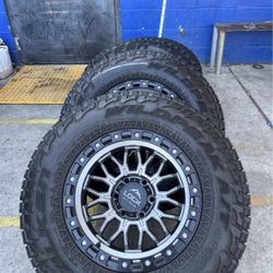 Vendo un set de rines nuevos con llantas Falken 275/70/17 ✅🛞