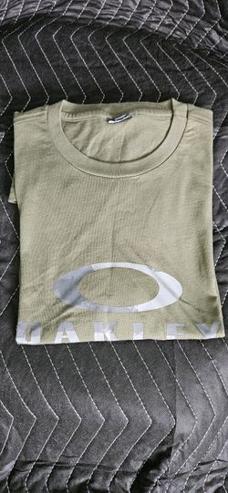 Oakley T-shirt