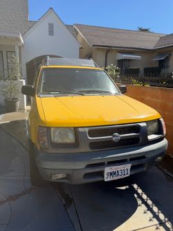 Nissan Xterra SUV Yellow