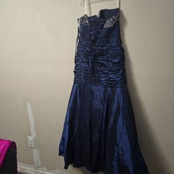 Vestido strapless con corsette