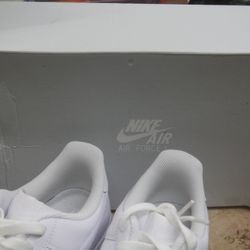 Nike Air Force 1 07'trainers shoes new white size 9 CW2288-111 888654-1 