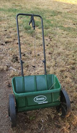 Yard spreader