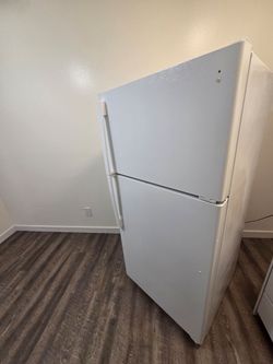 GE Fridge 2020 used