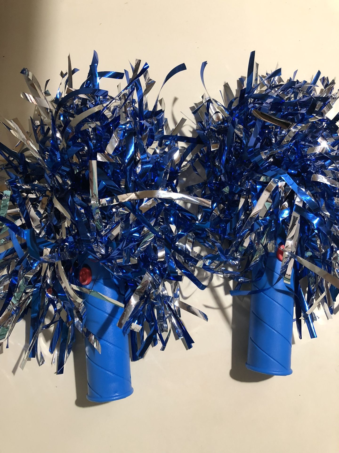 Girls Small Battery Operated Pom Poms