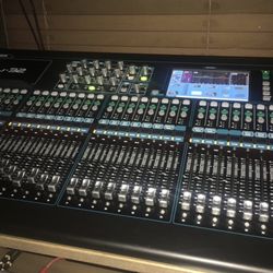 Allen & Heath QU 32 Mixer & Audio Interface  