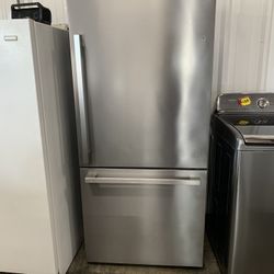 NÉW REFRIGERATOR 