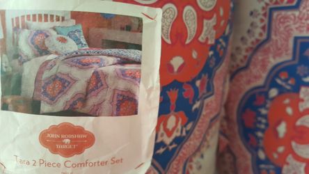 2 twin comforter set and pillows