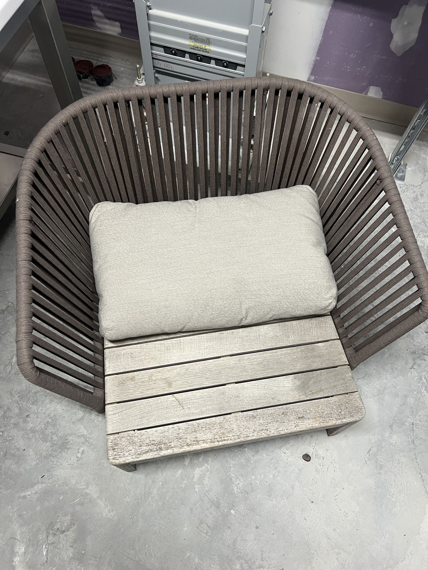 2 Patio Lounge Chairs