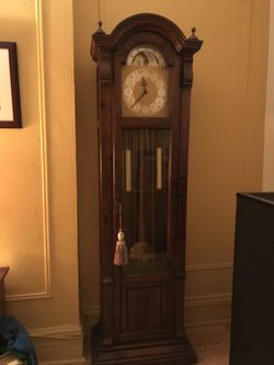Beautiful Grandfather Clock - Howard Miller