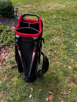 Titleist golf bag. New. With stand.
