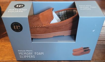 Wayland Square Memory Foam Slippers In Brown And Size Small