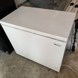 Magic Chef chest Freezer