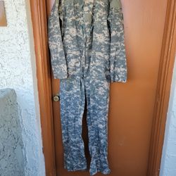 USA Military Men's Coverall Mechanics Universal Camouflage Size Medium. approximately 63" long