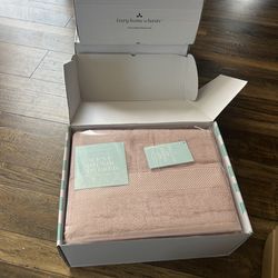 White Classic Luxury Bath Towels Set of 4 Large - 700 GSM Cotton Ultra Soft Bath Towels 27x54 | Highly Absorbent and Quick Dry | Hotel Towels for Bath