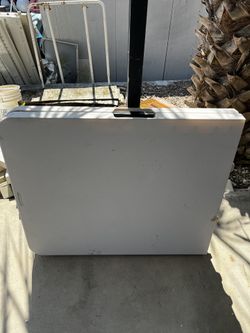 6 foot * 30” folding table,good condition 