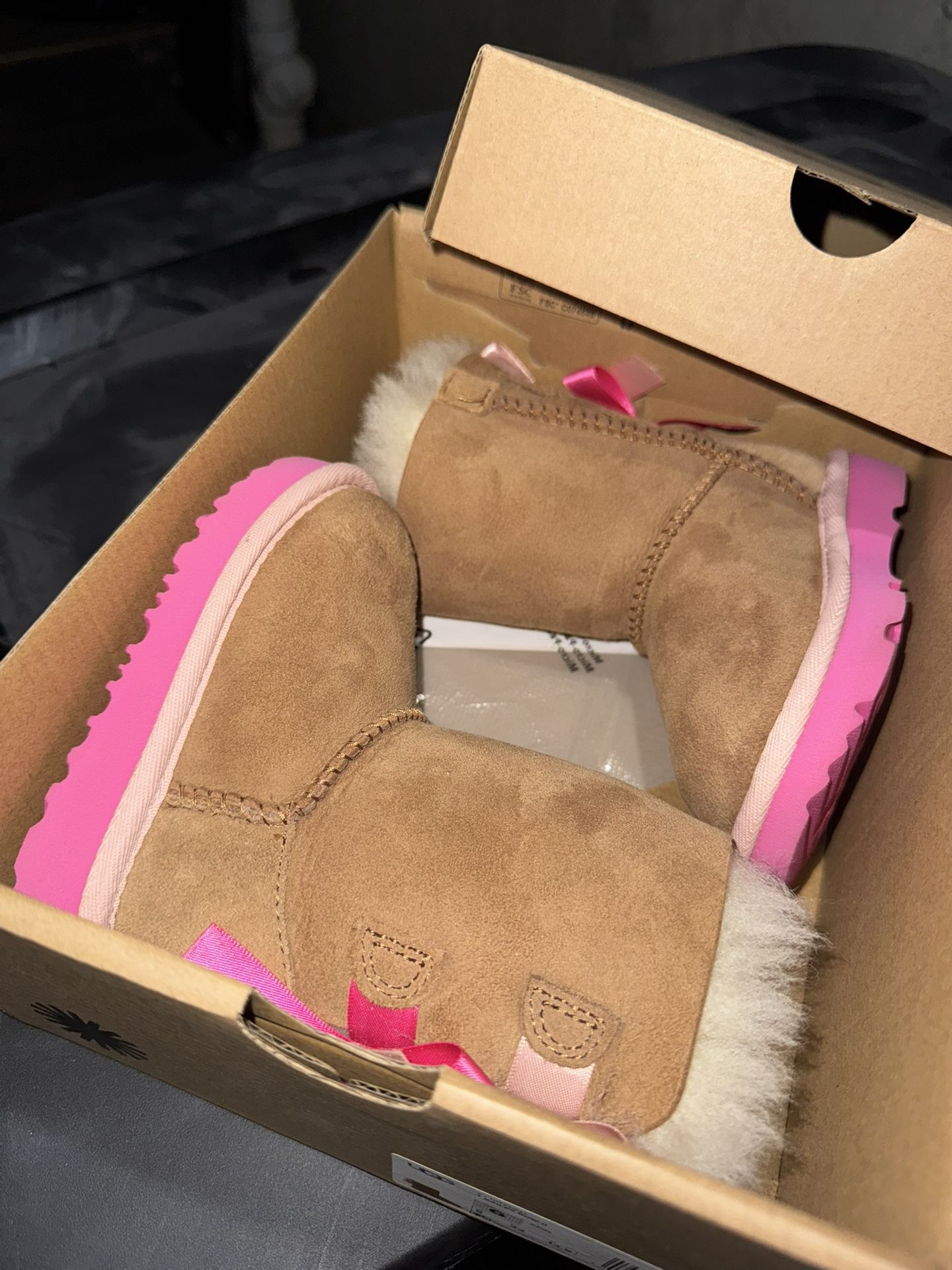 Toddler Uggs 6c