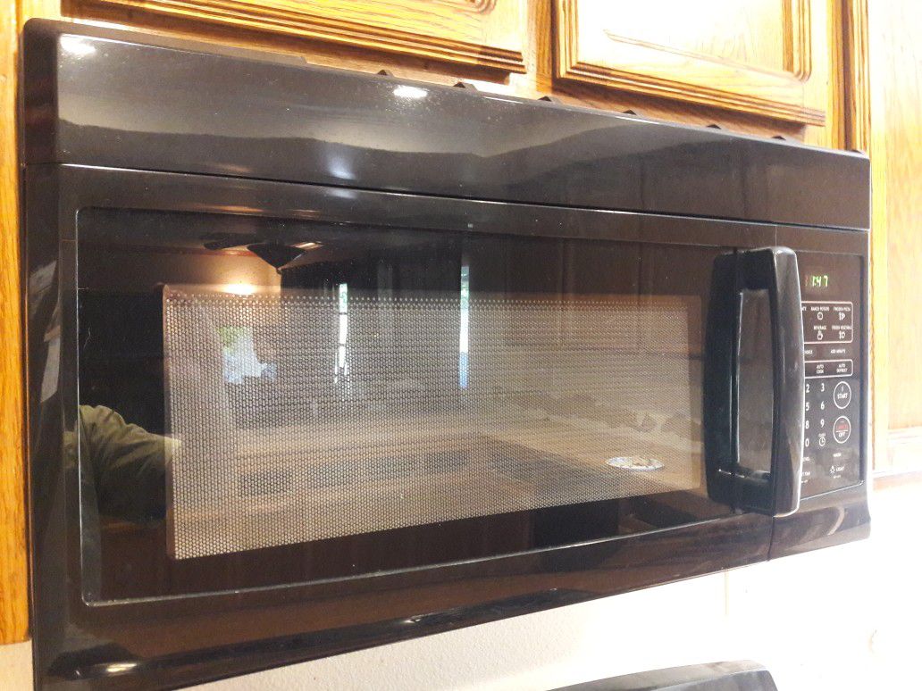 Ge gas stove and microwave and Maytag dishwasher