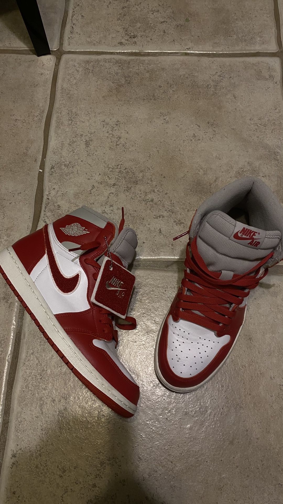 Jordan 1 Retro High OG Varsity Red