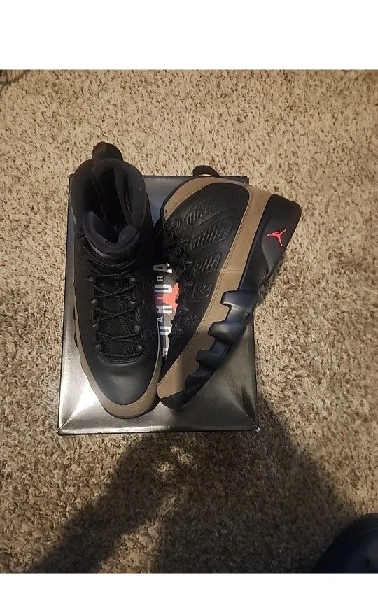 DS Jordan 9 Retro "Olive"