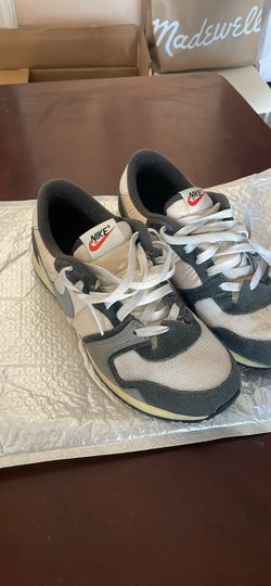 Nike Air Vengeance sneakers featuring a white mesh upper with dark grey and neutral grey suede 9.5