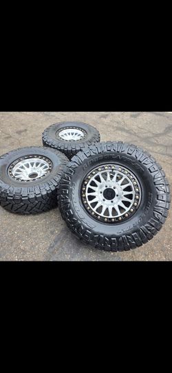17" KMC beadlocks 17x9 w/ 35" Nitto Ridge Grapplers