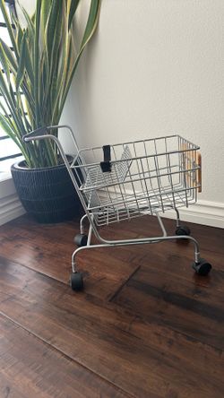 Melissa and Doug kids metal shopping cart