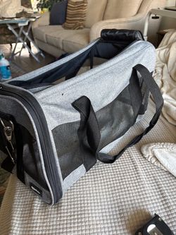 AmazonBasics Soft-Sided Pet Carrier