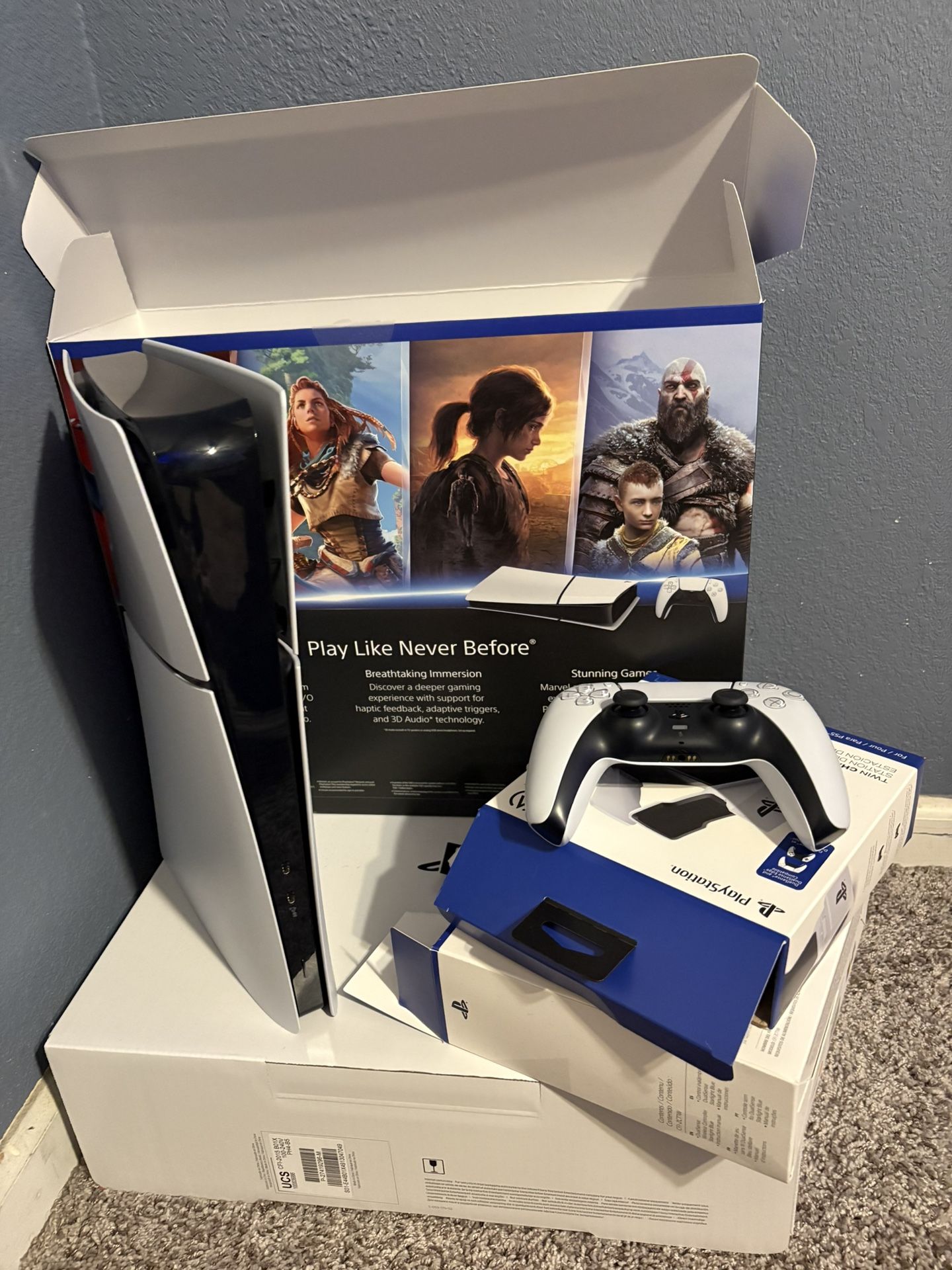 PS5 SLIM W/CONTROLLER