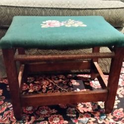 120 Yr Old Needlepoint Footstool Ottoman Exc Cond