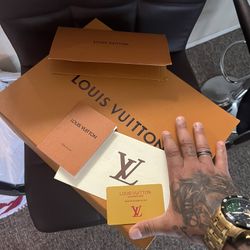 Louis Vuitton Side 9 Color Black 