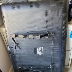 Hisense LCD Tv With Wall Mount 