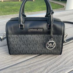 MK Small  Satchel - Crossbody 