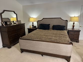Bedroom set king size frame two night stands and dresser